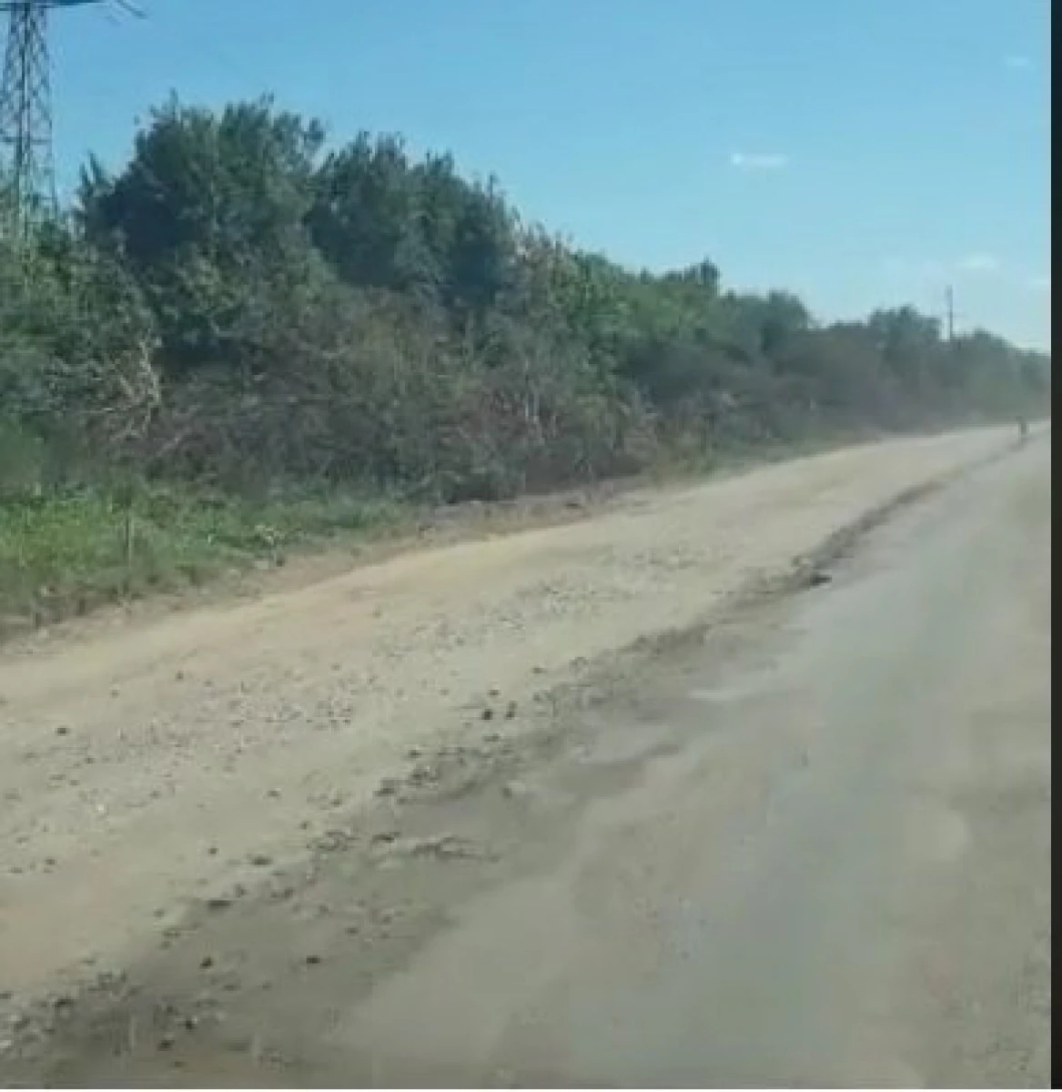 (VIDEO) Pe drumul Arad-Șiria se lucrează la greu, însă doar pe Facebook. Utilajele lipsesc cu desăvârșire