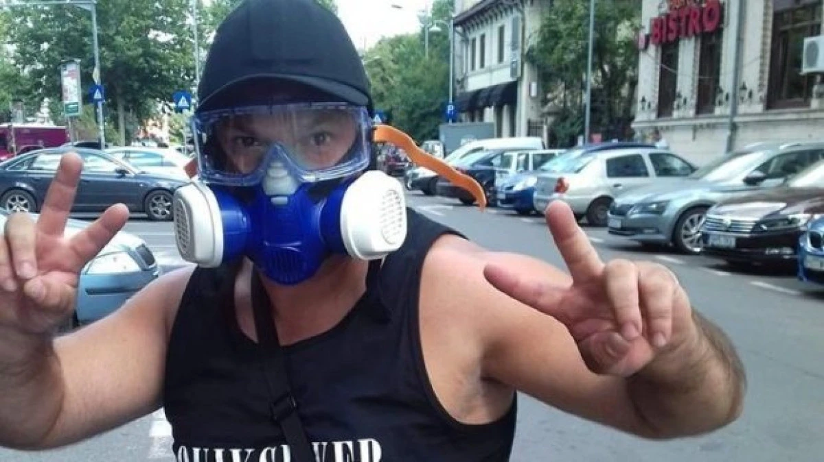 (VIDEO) Un fost lider USR a făcut scandal la sediul PSD Arad. A fost sesizată poliția