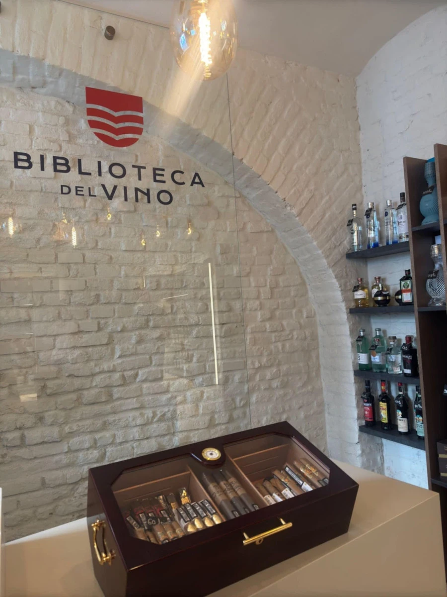 Vinoteca „Biblioteca del Vino”, locul special din Arad unde savurezi povești....în pahare! (FOTO)