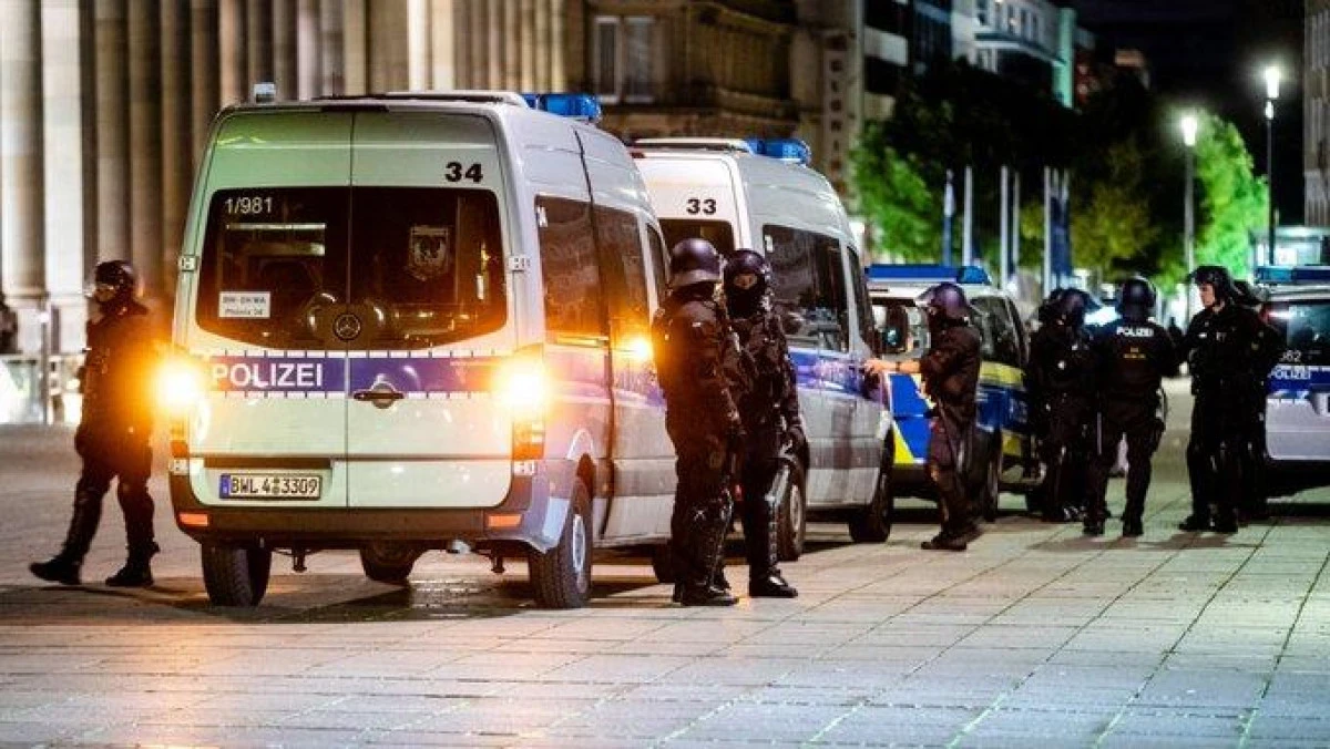 Violențe în Germania: Polițiști răniți și magazine vandalizate la Stuttgart