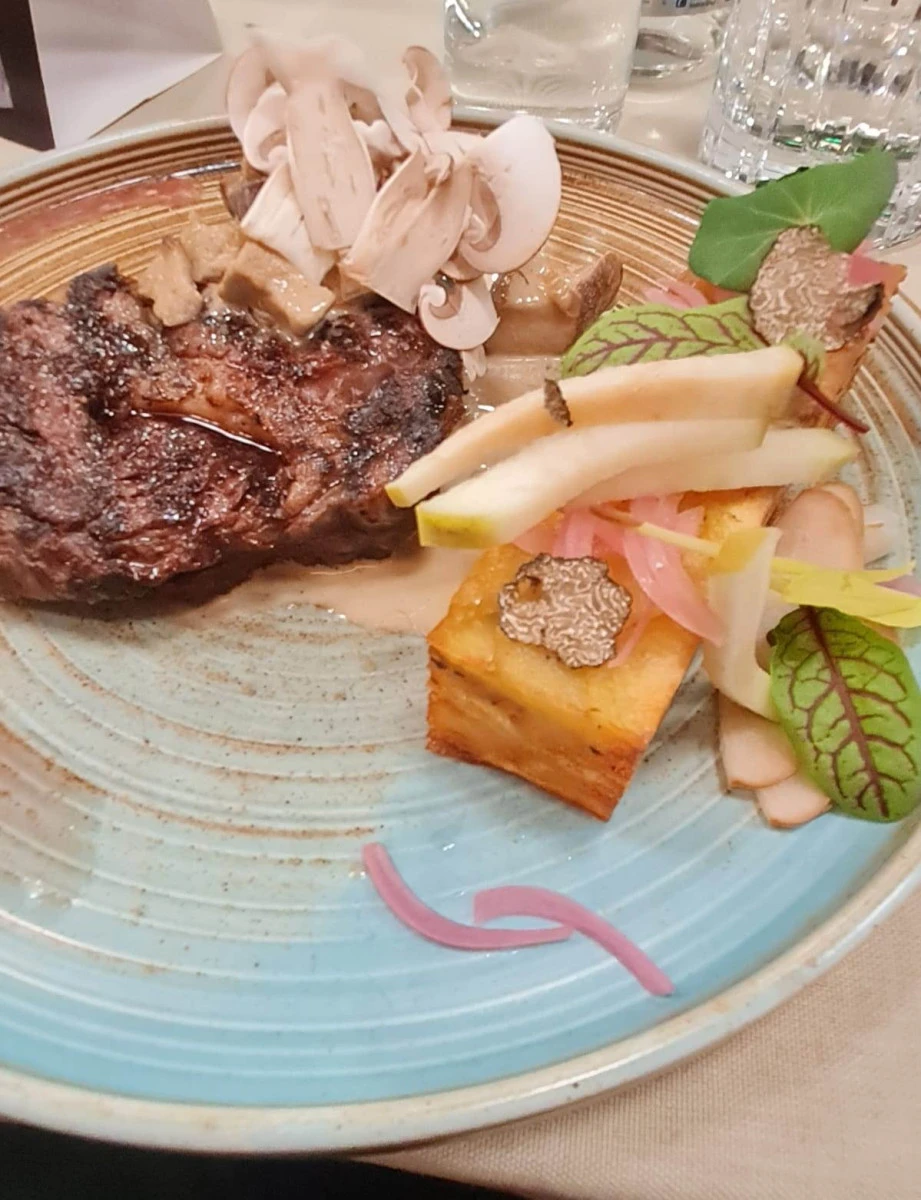 Vis de antreprenor condimentat cu ”Signiture dish” la restaurantul Sabor din Arad