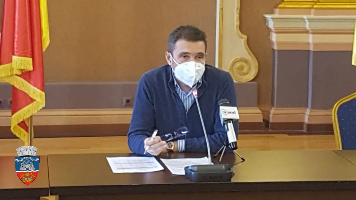 Vizionarul silvic Bibarț a găsit soluția aparatelor de aer condiționat: să fie mascate cu „floricele“