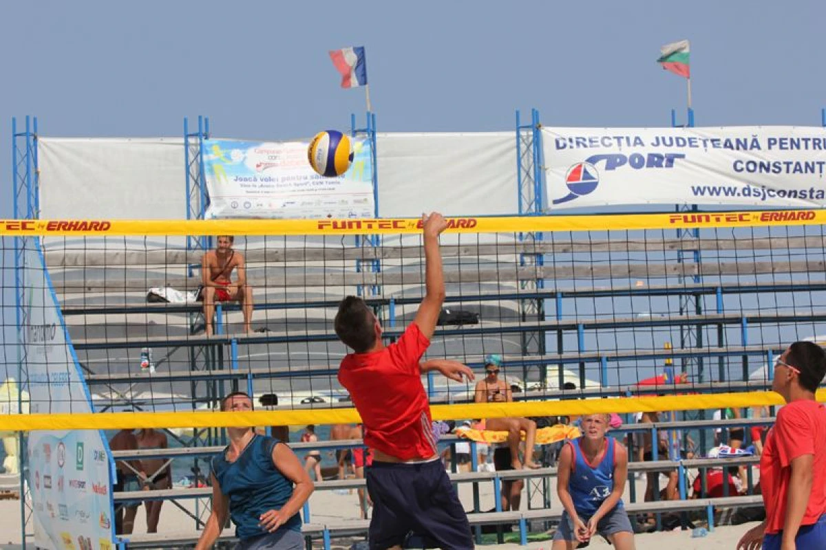 VOLEI PE PLAJĂ ÎN PIAŢA SIBIULUI. ARĂDENII, PRINTRE PROTAGONIŞTI