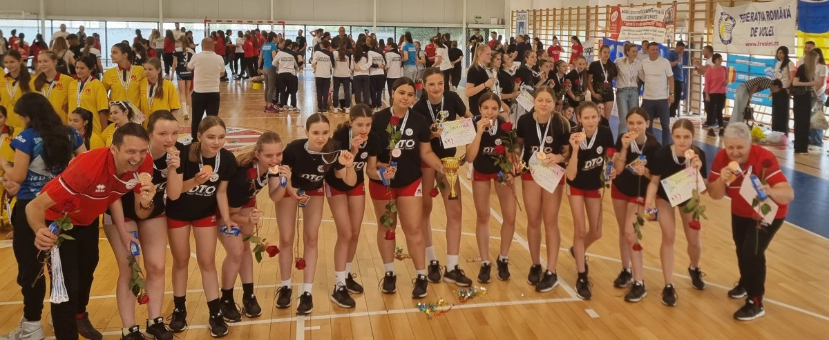 Voleibalistele de la Victoria Nădlac sunt medaliate cu bronz național la categoria U15