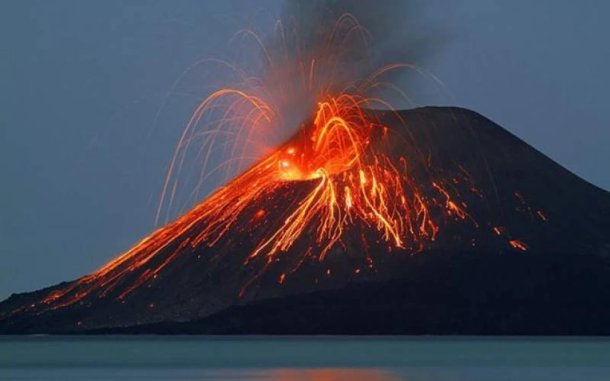 Vulcanul italian Stromboli a erupt. Un turist a fost ucis