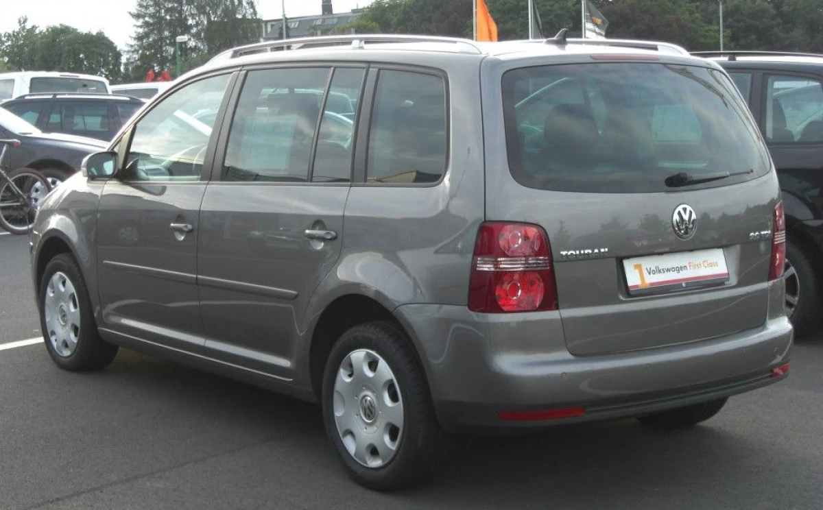 VW TOURAN SUSTRAS DIN SPANIA, GASIT DE POLITISTII ARADENI