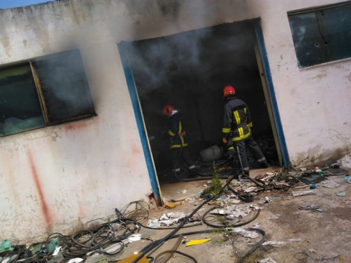 Weekend cu șapte incendii, pentru pompierii arădeni