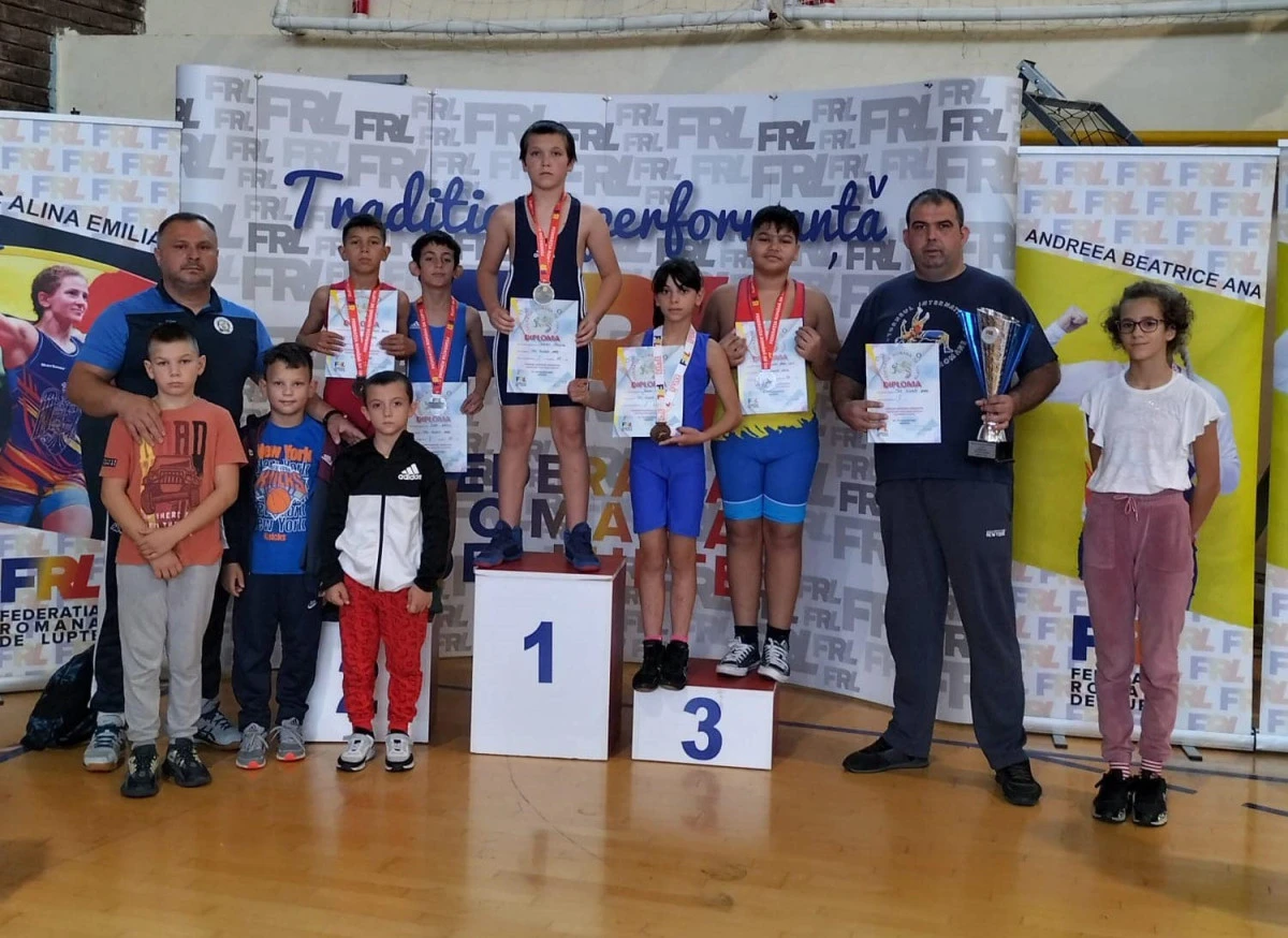 Weekend prolific pentru sportivii de la CSȘ Gloria Arad, medalii naționale la lupte și kaiac! (FOTO)