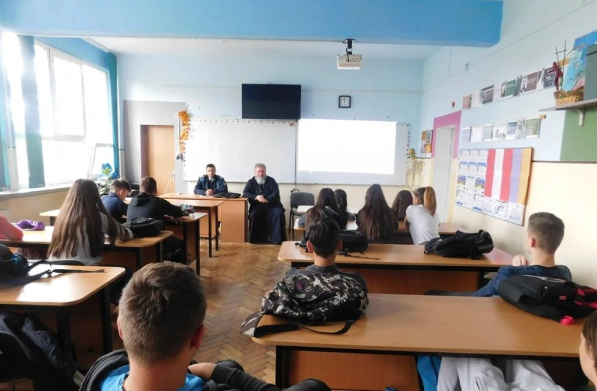 Workshop-uri educativ-preventive, derulate la Liceul Teoretic Adam Müller Guttenbrun din Arad