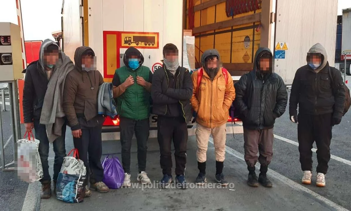Zece cetăţeni străini depistaţi ascunşi în automarfare, la P.T.F. Nădlac II și Borș II