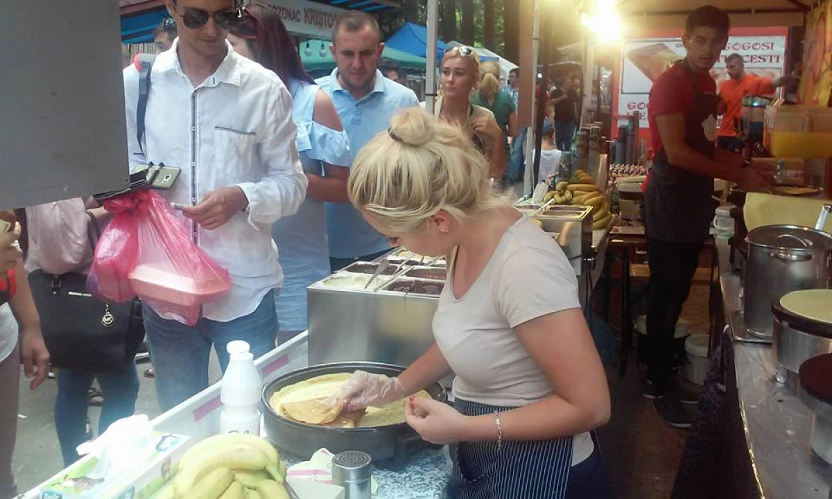 Zece mii de persoane, în prima zi a Paradei Clătitelor (FOTO)
