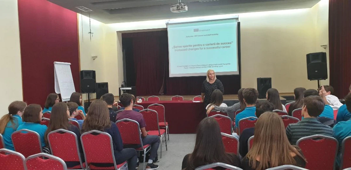 Zeci de elevi de la Pedagogic vor participa la stagii de practică în Spania, Portugalia și Cipru