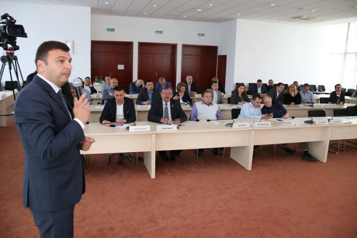 Zeci de kilometri de drumuri județene din Arad, reabilitate printr-un proiect transfrontalier
