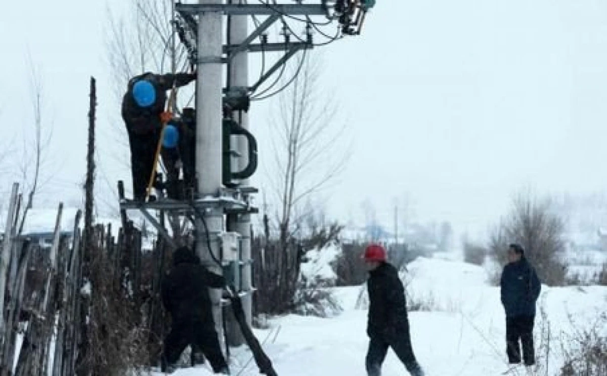 Zeci de localități au rămas fără curent, din cauza ninsorilor