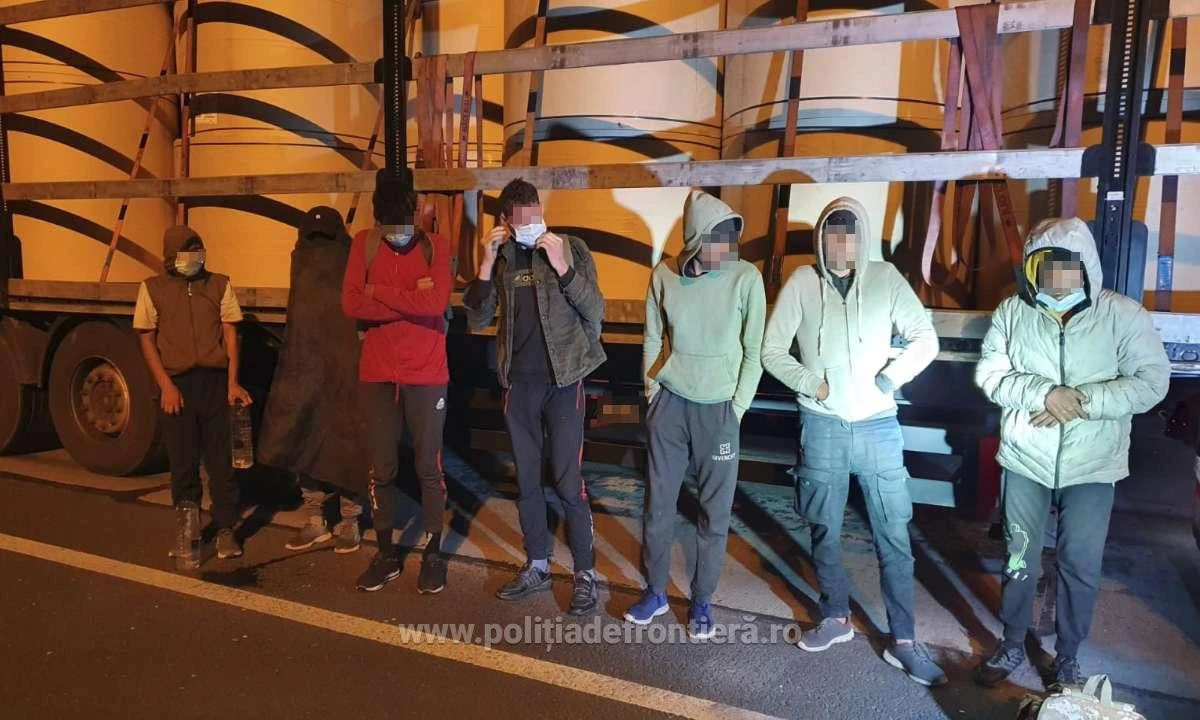 Zeci de migranți au încercat să treacă granița pe la Nădlac și Vărșand, ascunși în TIR-uri