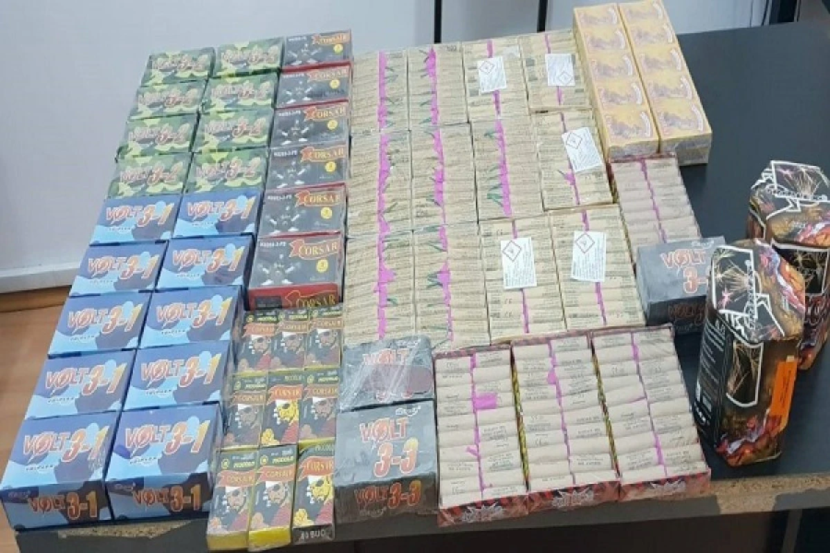 Zeci de mii de articole pirotehnice au fost descoperite la Salonta   