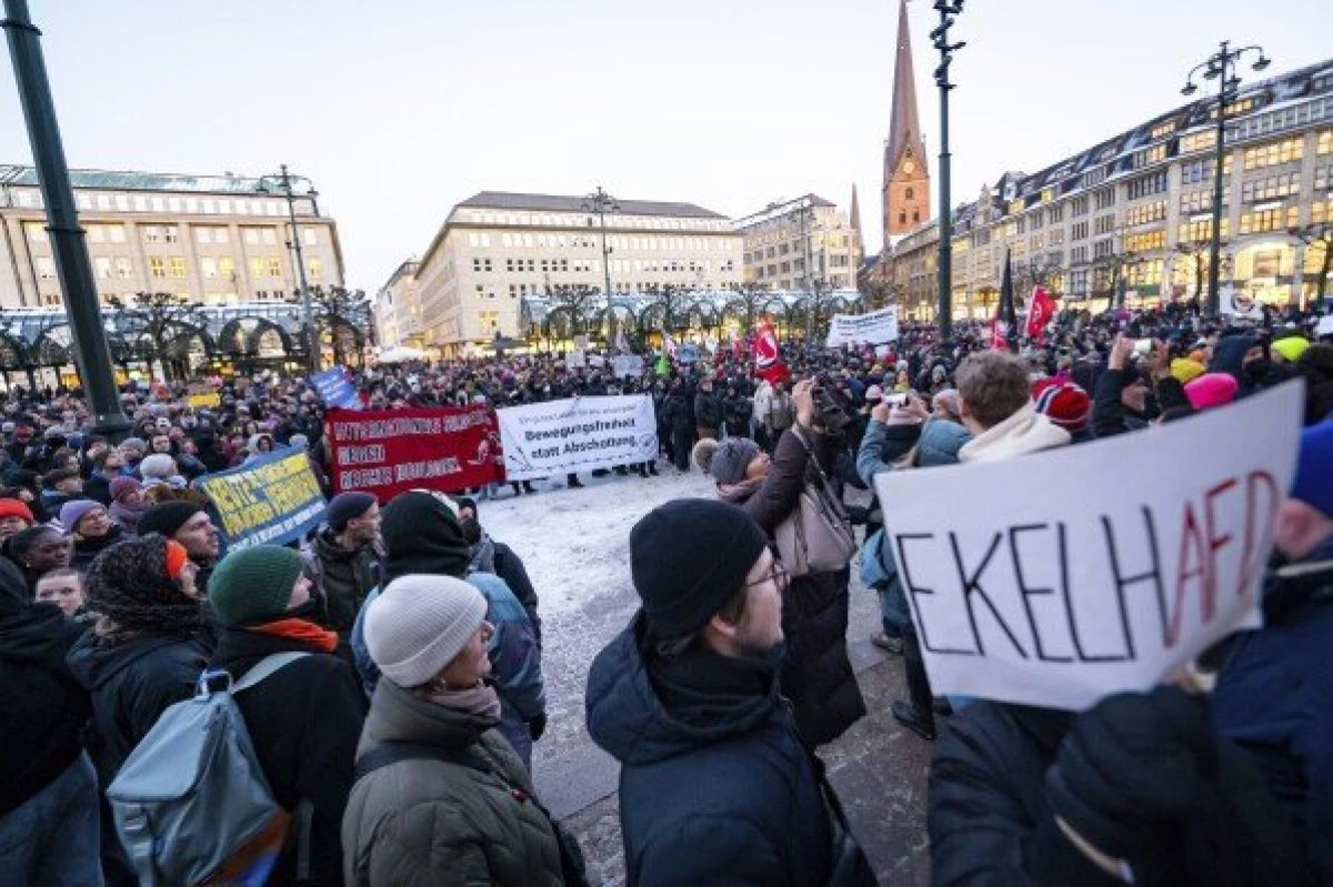 Zeci de mii de germani au protestat împotriva extremei drepte