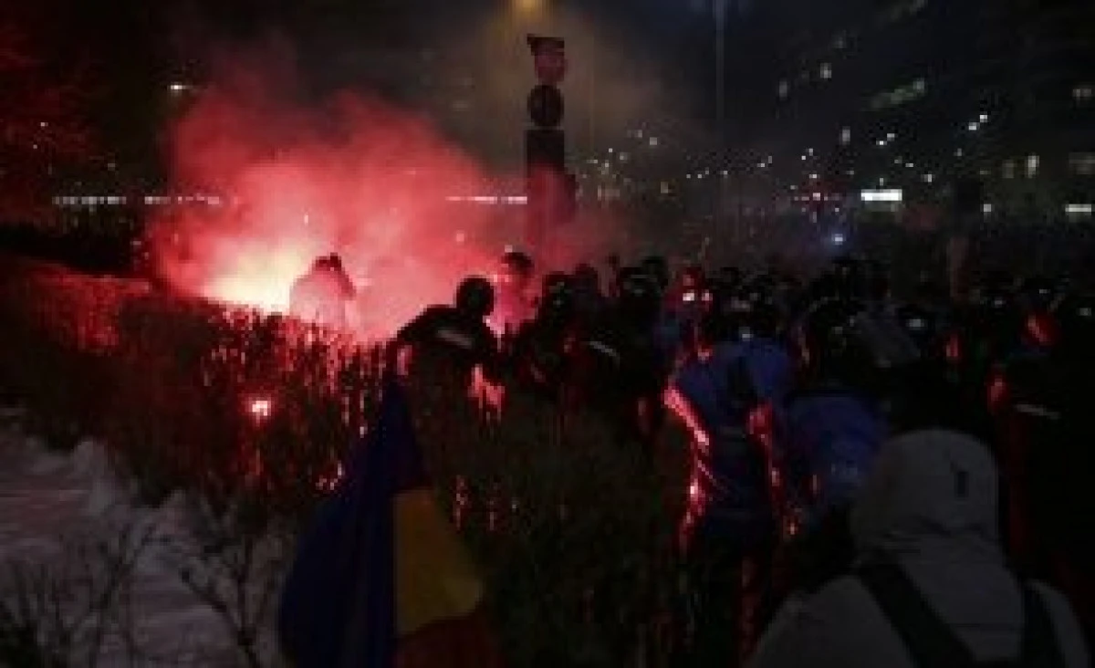 Zeci de protestatari care au provocat violenţe, audiaţi