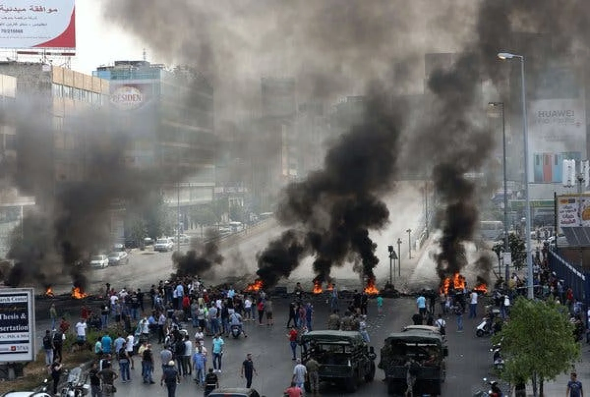 Zeci de răniți după noi confruntări violente între forțele de ordine și protestatari la Beirut