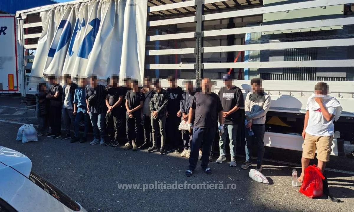 Zeci de refugiați au fost găsiți în două TIR-uri la  Nădlac