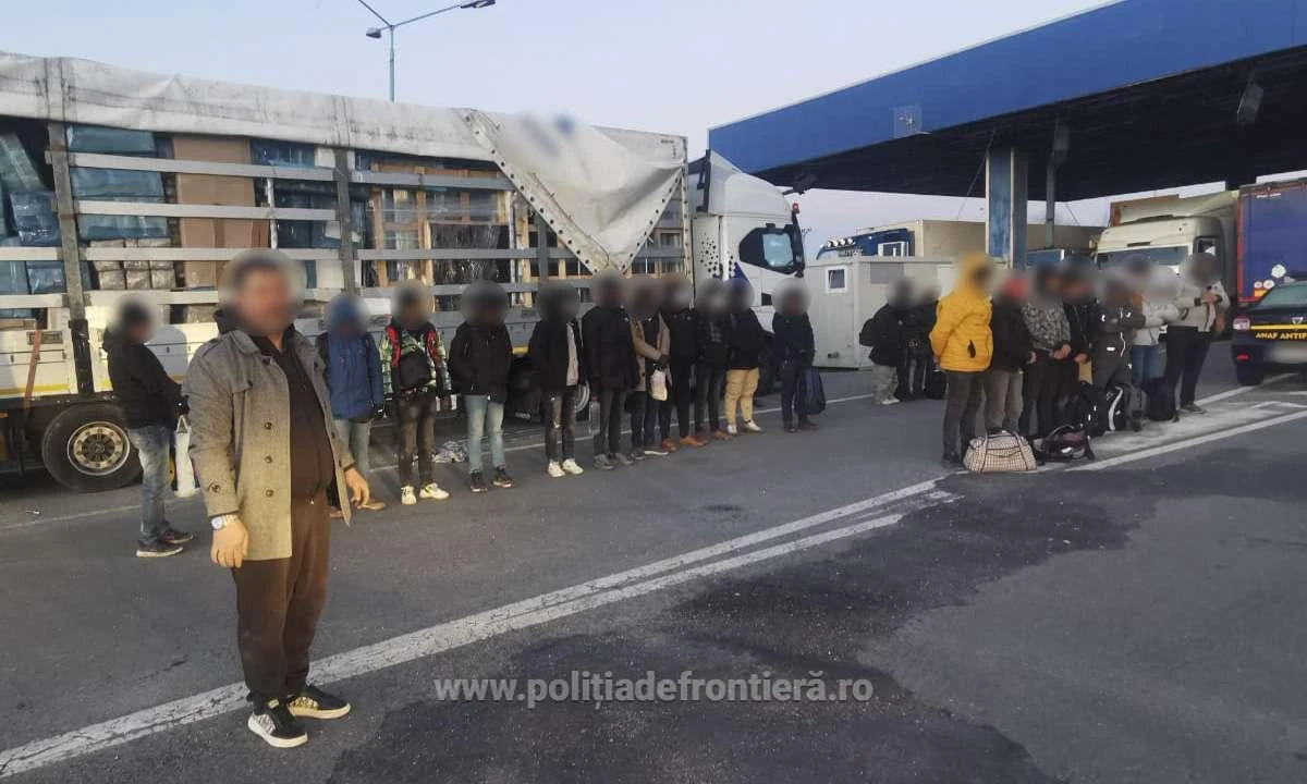 Zeci de refugiați, depistați ascunși într-un TIR şi o autoutilitară, la frontiera cu Ungaria