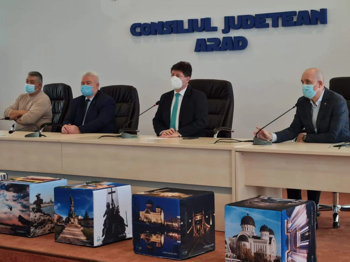 Zeci de specialiști în sănătate caută soluții pentru sistemul sanitar arădean