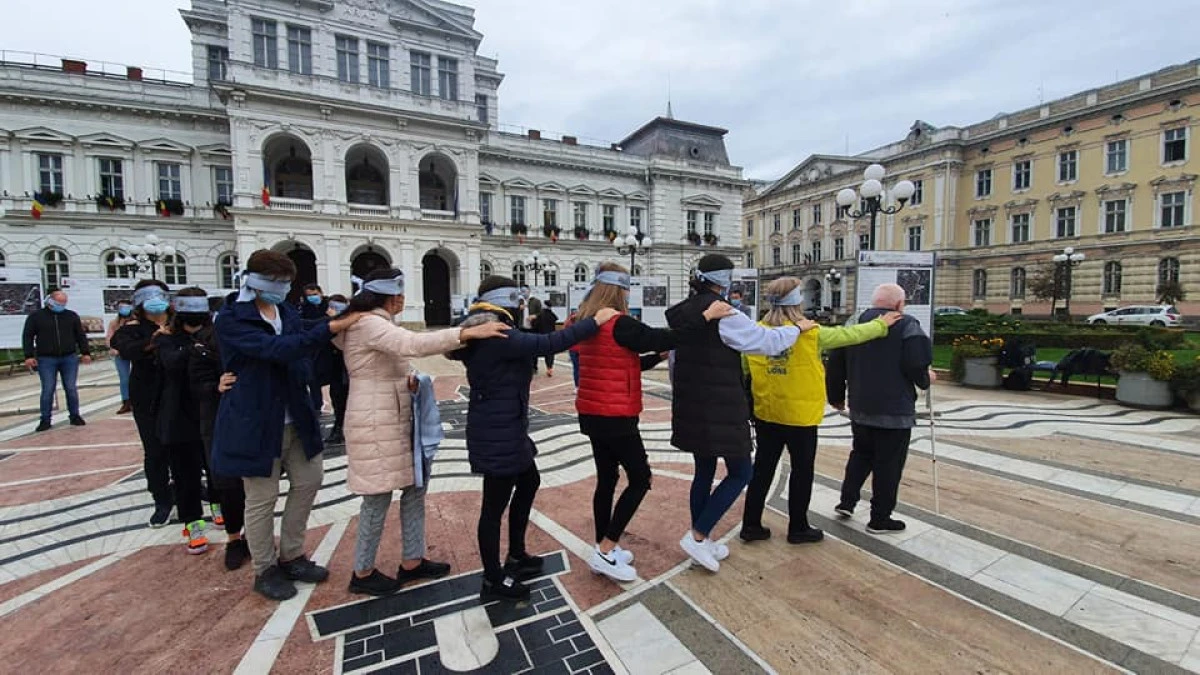 "Ziua bastonului alb", sărbătorită la Arad