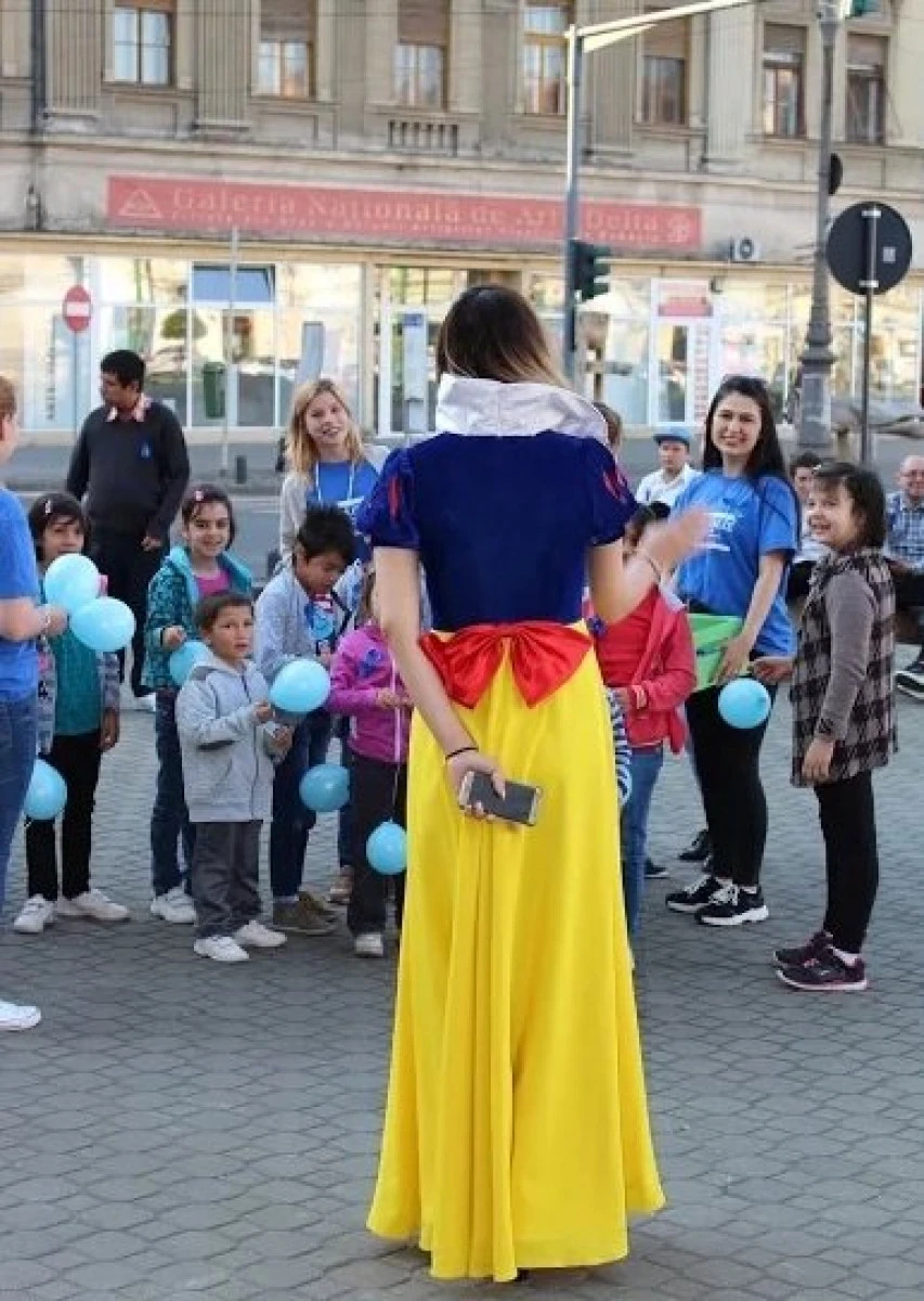 Ziua Internaţională de Conştientizare a Autismului a iluminat în albastru clădirea Teatrului de Stat din Arad