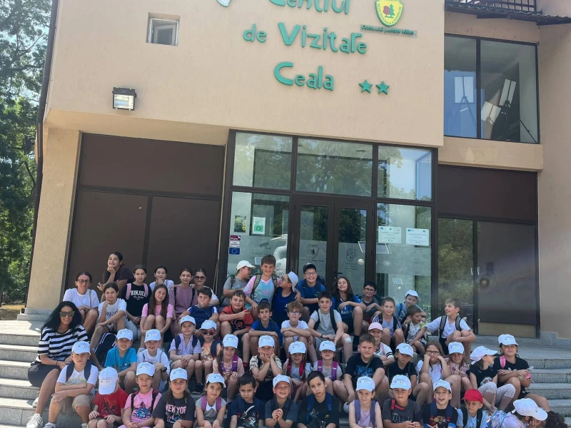 400 de elevi arădeni au participat la prima ediție a proiectului „Vara școlară a voluntarilor S.N.A.C.”