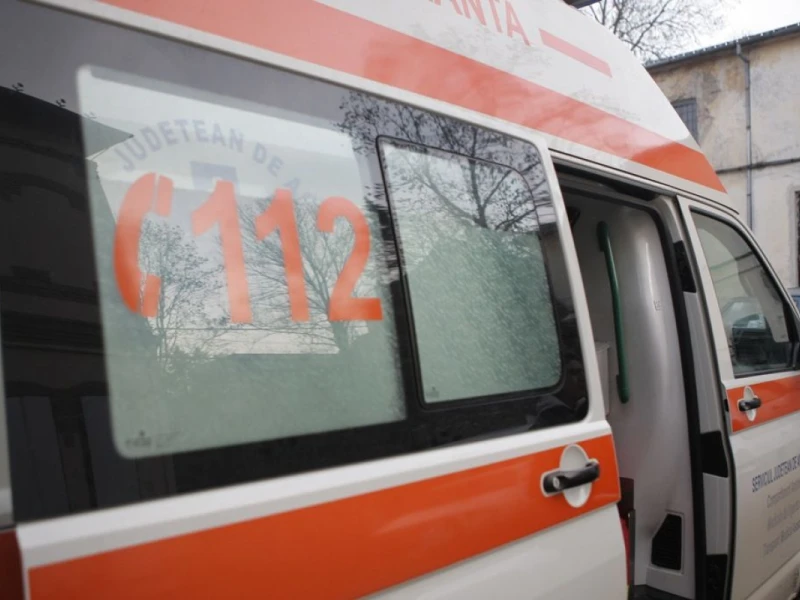 Bărbat de 30 de ani, în comă după ce a căzut de pe o schelă, în Vladimirescu
