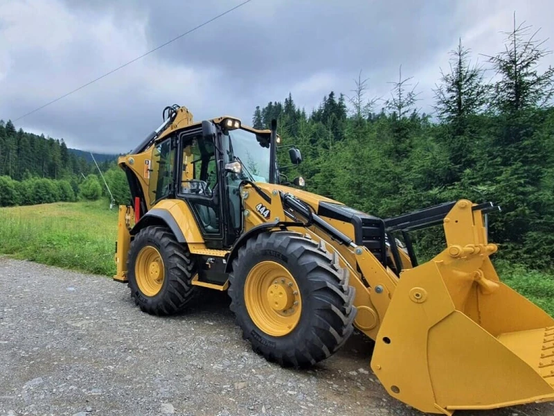 Ce avantaje caută contractorii într-un buldoexcavator folosit zilnic pe șantiere urbane? 