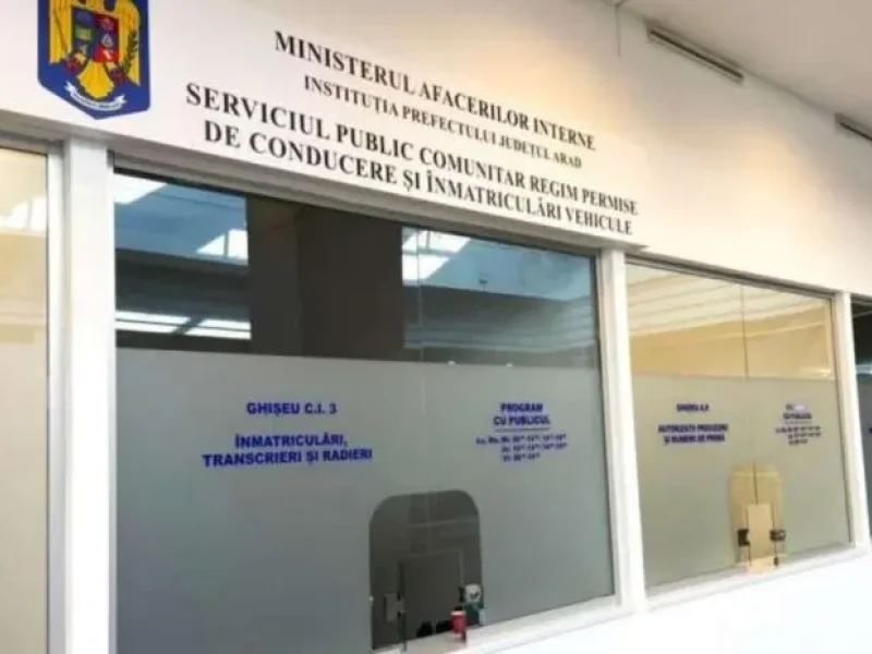 Cinci polițiști examinatori din Arad, condamnați la închisoare cu executare în dosarul permiselor obținute prin mită