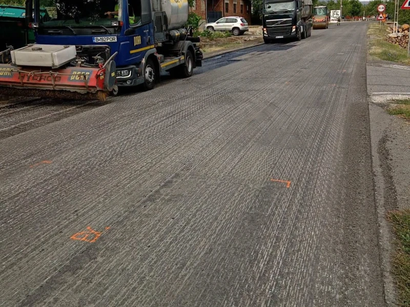 Lucrări pe DN 79A, în județul Arad. Va fi turnat un covor asfaltic nou pe 11,5 kilometri