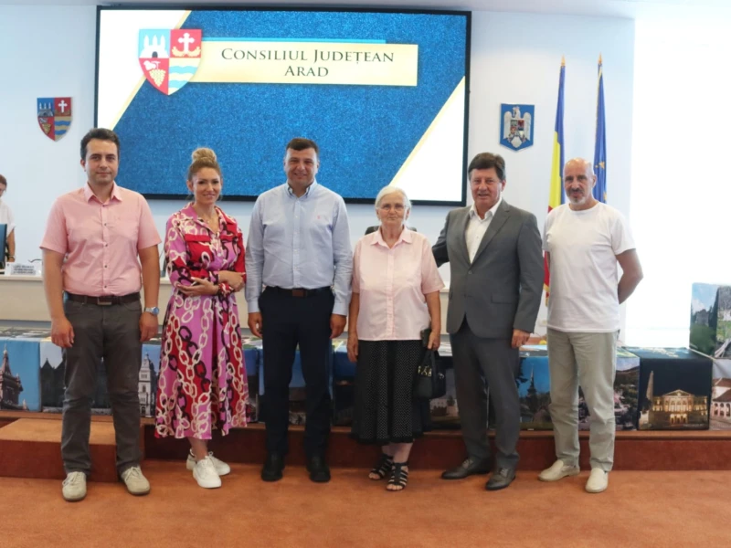 Patru arădeni au văzut din interior activitatea Consiliului Județean Arad