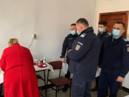 11 litri de sânge bleu-jandarm au ajuns în depozitul Centrului de Transfuzie Sanguină Arad