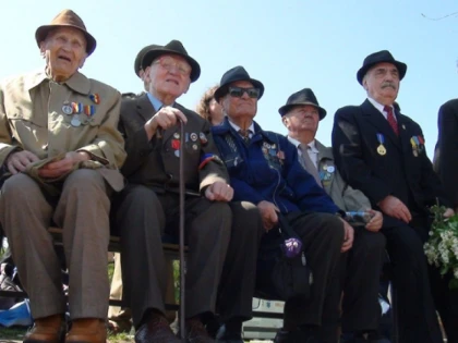11 noiembrie - Ziua Veteranilor