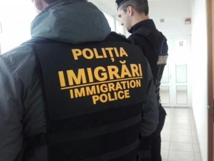 12 cetățeni din India și Pakistan, cărora le-a expirat dreptul de ședere în România, au fost găsiți în județul Arad