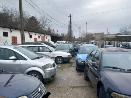 128 de autoturisme abandonate, în procedură de valorificare. Ultim apel al Primăriei Arad către proprietari