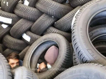 14 cetăţeni din Afganistan și Pakistan, depistați de poliţiştii de frontieră arădeni ascunși în trei automarfare