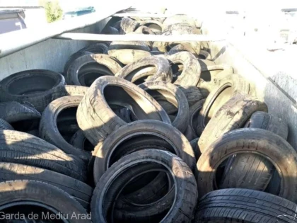 17 tone de deșeuri din cauciuc şi material plastic, oprite la P.T.F Nădlac II
