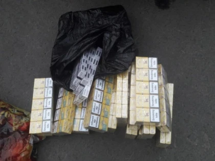 18 cartușe de țigări netimbrate, confiscate din Piața Mihai Viteazul