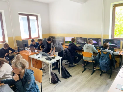 18 elevi din 5 licee arădene au explorat modelarea 3D