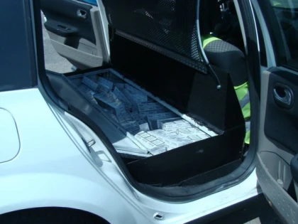 2.980 de pachete cu ţigări netimbrate au fost confiscate de poliţiştii de frontieră arădeni
