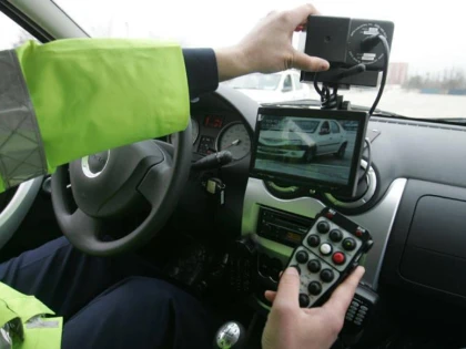 20 de șoferi vitezomani, amendați de polițiștii rutieri arădeni