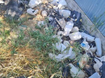 200 de tone de deșeuri, depozitate ilegal, la două firme din județul Arad