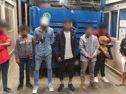 21 de cetățeni străini, depistați ascunși în mijloace de transport de polițiștii de frontieră arădeni
