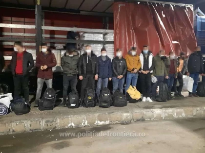 21 de refugiați au fost prinși în timp ce încercau să treacă ilegal în Ungaria