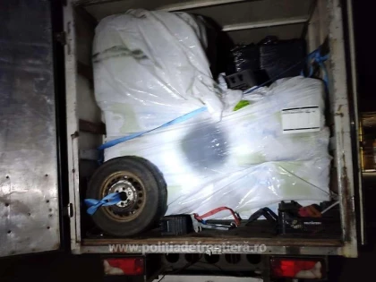 23 de cetățeni din Bangladesh, depistaţi într-o autoutilitară la P.T.F Turnu