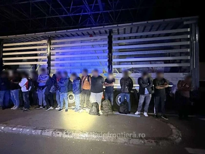 23 de cetățeni străini, ascunși într-un TIR încărcat cu boilere, la Nădlac II