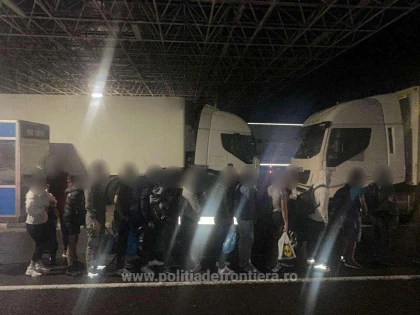 24 de cetăţeni străini au încercat să treacă ilegal frontiera, prin vama Nădlac II
